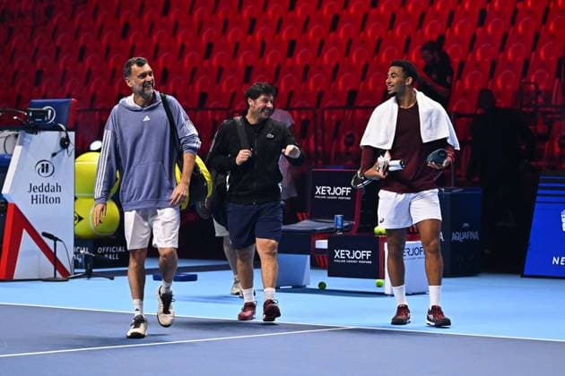 2023 Next Gen ATP, Tennis Herren Finals - Jeddah Arthur Fils (FRA) with his coaches Sergei Bruguera and Sebastien Grosjean during his practice at the 2023 Next Gen ATP Finals in Jeddah, SAUDI ARABIA, on December 2, 2023. Photo by Corinne Dubreuil ABACAPRESS.COM Jeddah Saudi Arabia  Copyright: xDubreuilxCorinne ABACAx