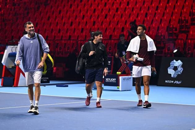 2023 Next Gen ATP, Tennis Herren Finals - Jeddah Arthur Fils (FRA) with his coaches Sergei Bruguera and Sebastien Grosjean during his practice at the 2023 Next Gen ATP Finals in Jeddah, SAUDI ARABIA, on December 2, 2023. Photo by Corinne Dubreuil ABACAPRESS.COM Jeddah Saudi Arabia  Copyright: xDubreuilxCorinne ABACAx