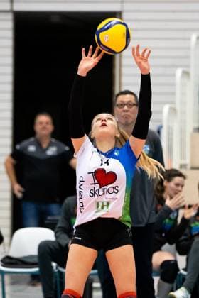 2. Bundesliga Frauen Pro: Schwarz-Weiss Erfurt vs. Skurios Volleys Borken; Erfurt; 02.12.2023 Mia Feldhaus ( 11; Skurios Volleys Borken) 2. Bundesliga Frauen Pro: Schwarz-Weiss Erfurt vs. Skurios Volleys Borken; Riethsporthalle Erfurt; 02.12.2023 Copyright: xBEAUTIFULxSPORTS Duehringx