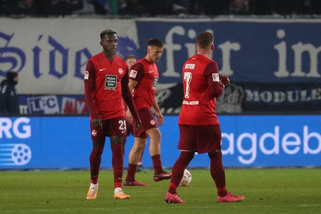 02.12.2023, xgox, Fussball 2.Bundesliga, 1.FC Magdeburg - 1.FC Kaiserslautern emspor, v.l. Richmond Tachie (1. FC Kaiserslautern) Marlon Ritter (1. FC Kaiserslautern) Enttäuscht enttaeuscht traurig frustriert (DFL DFB REGULATIONS PROHIBIT ANY USE OF PHOTOGRAPHS as IMAGE SEQUENCES and or QUASI-VIDEO) Magdeburg