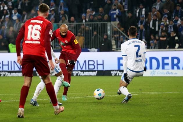 02.12.2023, xgox, Fussball 2.Bundesliga, 1.FC Magdeburg - 1.FC Kaiserslautern emspor, v.l. Terrence Boyd (1. FC Kaiserslautern) erzielt das Tor zum scores the goal 1:1 (DFL DFB REGULATIONS PROHIBIT ANY USE OF PHOTOGRAPHS as IMAGE SEQUENCES and or QUASI-VIDEO) Magdeburg