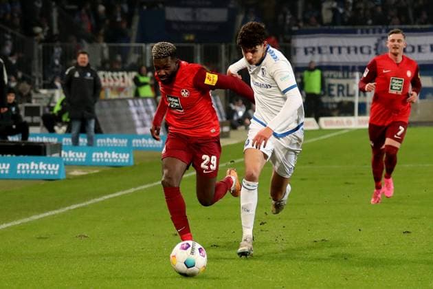02.12.2023, xgox, Fussball 2.Bundesliga, 1.FC Magdeburg - 1.FC Kaiserslautern emspor, v.l. Richmond Tachie (1. FC Kaiserslautern) Daniel Elfadli (1.FC Magdeburg) Zweikampf, Aktion, action, battle for the ball (DFL DFB REGULATIONS PROHIBIT ANY USE OF PHOTOGRAPHS as IMAGE SEQUENCES and or QUASI-VIDEO) Magdeburg