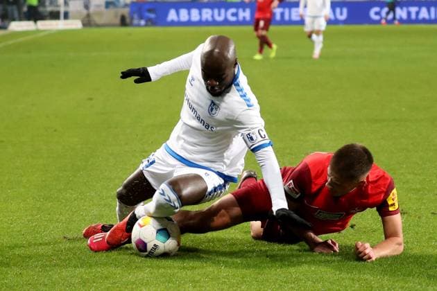 02.12.2023, xgox, Fussball 2.Bundesliga, 1.FC Magdeburg - 1.FC Kaiserslautern emspor, v.l. Amara Conde (1.FC Magdeburg) Tobias Reschl (1. FC Kaiserslautern) Zweikampf, Aktion, action, battle for the ball (DFL DFB REGULATIONS PROHIBIT ANY USE OF PHOTOGRAPHS as IMAGE SEQUENCES and or QUASI-VIDEO) Magdeburg