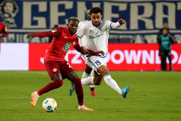 02.12.2023, xgox, Fussball 2.Bundesliga, 1.FC Magdeburg - 1.FC Kaiserslautern emspor, v.l. Richmond Tachie (1. FC Kaiserslautern) Leon Bell Bell (1.FC Magdeburg) Zweikampf, Aktion, action, battle for the ball (DFL DFB REGULATIONS PROHIBIT ANY USE OF PHOTOGRAPHS as IMAGE SEQUENCES and or QUASI-VIDEO) Magdeburg