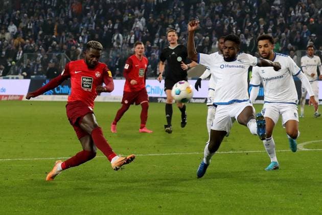 02.12.2023, xgox, Fussball 2.Bundesliga, 1.FC Magdeburg - 1.FC Kaiserslautern emspor, v.l. Torschuss Richmond Tachie (1. FC Kaiserslautern) (DFL DFB REGULATIONS PROHIBIT ANY USE OF PHOTOGRAPHS as IMAGE SEQUENCES and or QUASI-VIDEO) Magdeburg