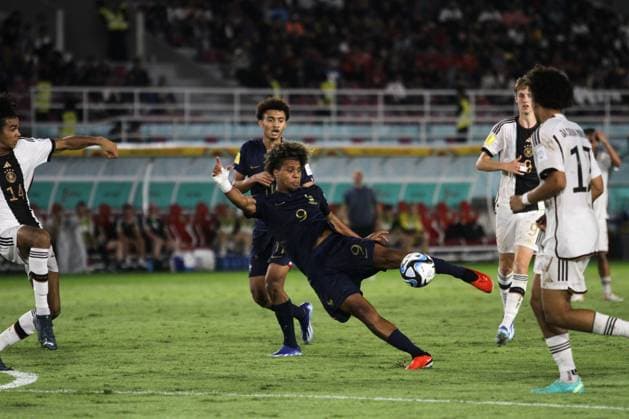 December 2, 2023, Surakarta, Central Java, Indonesia: MATHIS LAMBORUDE of France (C) kick the ball during FIFA U-17 World Cup Final match between Germany and France at Manahan Stadium. Surakarta Indonesia - ZUMAb228 20231202_zip_b228_046 Copyright: xAnggaxBudhiyantox