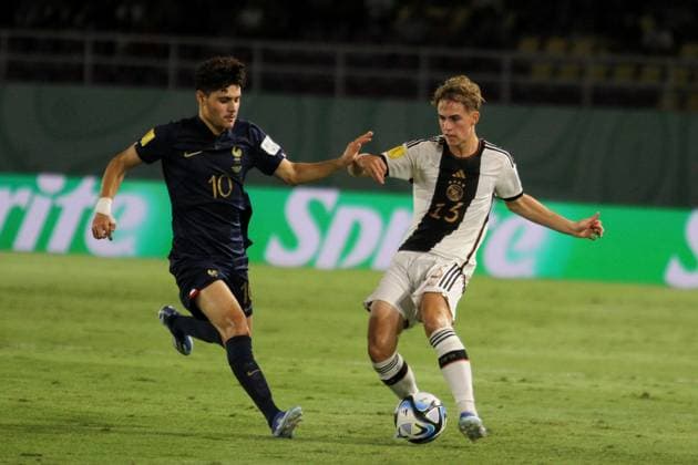 December 2, 2023, Surakarta, Central Java, Indonesia: MAXIMILIAN HENNIG of Germany (R) vies with ISMAIL BOUNEB of France during FIFA U-17 World Cup Final match between Germany and France at Manahan Stadium. Surakarta Indonesia - ZUMAb228 20231202_zip_b228_007 Copyright: xAnggaxBudhiyantox
