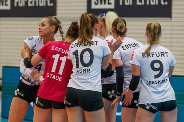 Teamkreis, Mannschaftskreis, Ansprache, Motivation, 02.12.2023, Erfurt (Deutschland), Volleyball, 2. Bundesliga Frauen Pro, Schwarz-Weiss Erfurt - Skurios Volleys Borken