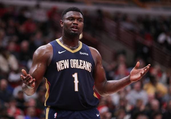 CHICAGO, IL - DECEMBER 02: Zion Williamson 1 of the New Orleans Pelicans looks on during the second half against the Chicago Bulls at the United Center on December 2, 2023 in Chicago, Illinois. (Photo by Melissa Tamez Icon Sportswire) NBA, Basketball Herren, USA DEC 02 Pelicans at Bulls EDITORIAL USE ONLY Icon23120132