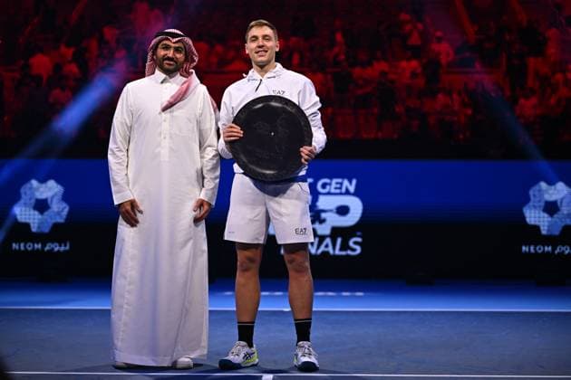 Medjedovic Wins Next Gen ATP, Tennis Herren Finals - Jeddah Hamad Medjedovic (SER) during the final at the 2023 Next Gen ATP Finals in Jeddah, SAUDI ARABIA, on December 2, 2023. Photo by Corinne Dubreuil ABACAPRESS.COM Jeddah Saudi Arabia  Copyright: xDubreuilxCorinne ABACAx