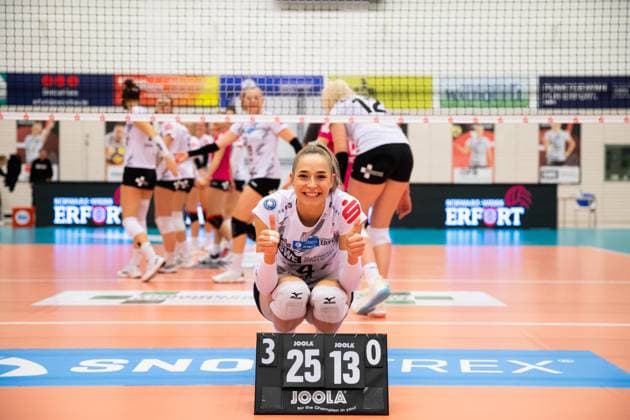 2. Bundesliga Frauen Pro: Schwarz-Weiss Erfurt vs. Skurios Volleys Borken; Erfurt; 02.12.2023 Jubel Silvie Pavlová ( 4; Schwarz-Weiss Erfurt) 2. Bundesliga Frauen Pro: Schwarz-Weiss Erfurt vs. Skurios Volleys Borken; Riethsporthalle Erfurt; 02.12.2023 Copyright: xBEAUTIFULxSPORTS Duehringx