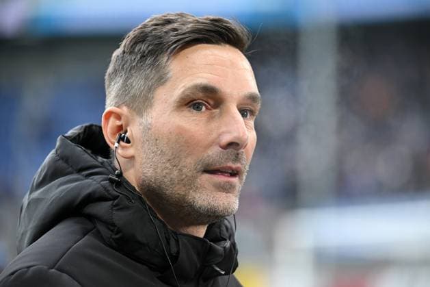 Paderborn, Home Deluxe Arena, 03.12.23, GER, Herren, 2.Bundesliga, Saison 2023-2024, SC Paderborn 07 - Hannover 96 Bild: Trainer Stefan LEITL (Hannover) Only for editorial use! DFL regulations prohibit any use of photographs as image sequences and or quasi-video. NRW Deutschland