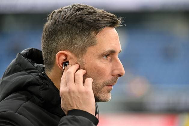 Paderborn, Home Deluxe Arena, 03.12.23, GER, Herren, 2.Bundesliga, Saison 2023-2024, SC Paderborn 07 - Hannover 96 Bild: Trainer Stefan LEITL (Hannover) Only for editorial use! DFL regulations prohibit any use of photographs as image sequences and or quasi-video. NRW Deutschland