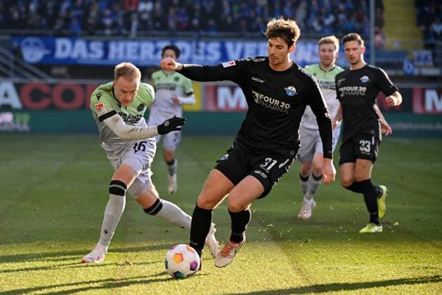 Paderborn, Home Deluxe Arena, 03.12.23, GER, Herren, 2.Bundesliga, Saison 2023-2024, SC Paderborn 07 - Hannover 96 Bild: v.li. im Zweikampf Havard NIELSEN (Hannover) und Maximilian ROHR (Paderborn) Only for editorial use! DFL regulations prohibit any use of photographs as image sequences and or quasi-video. NRW Deutschland