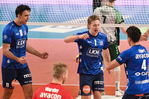 GER; 1.VBL, SVG Lueneburg vs FT 1844 Freiburg, 04.12.2023, LKH Arena, Lueneburg, GER; 1. VBL, SVG Lueneburg vs FT 1844 Freiburg, im Bild die Lueneburger Mannschaft jubelt