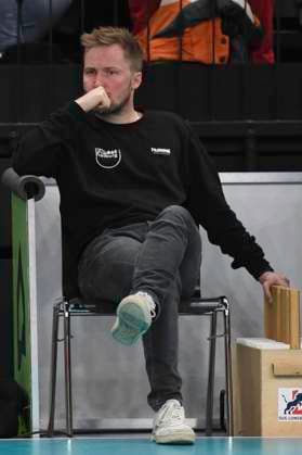 GER; 1.VBL, SVG Lueneburg vs FT 1844 Freiburg, 04.12.2023, LKH Arena, Lueneburg, GER; 1. VBL, SVG Lueneburg vs FT 1844 Freiburg, im Bild Trainer Jakob Schoenhagen (Schönhagen Freiburg)