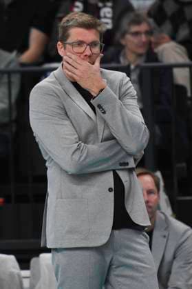 GER; 1.VBL, SVG Lueneburg vs FT 1844 Freiburg, 04.12.2023, LKH Arena, Lueneburg, GER; 1. VBL, SVG Lueneburg vs FT 1844 Freiburg, im Bild Trainer Stefan Huebner (Hübner Lueneburg)