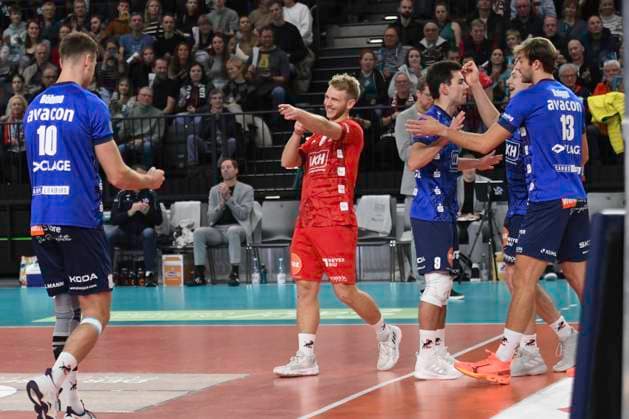 GER; 1.VBL, SVG Lueneburg vs FT 1844 Freiburg, 04.12.2023, LKH Arena, Lueneburg, GER; 1. VBL, SVG Lueneburg vs FT 1844 Freiburg, im Bild die Lueneburger Mannschaft jubelt