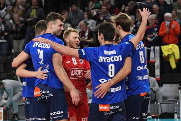 GER; 1.VBL, SVG Lueneburg vs FT 1844 Freiburg, 04.12.2023, LKH Arena, Lueneburg, GER; 1. VBL, SVG Lueneburg vs FT 1844 Freiburg, im Bild die Lueneburger Mannschaft jubelt