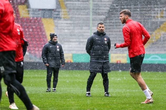 Dimitrios Grammozis (Trainer 1.FC Kaiserslautern), Training, 1. FC Kaiserslautern , Fussball, 2. Bundesliga, Saison 2023 2024, 04.12.2023 Dimitrios Grammozis (Trainer 1.FC Kaiserslautern), Training, 1. FC Kaiserslautern , Fussball, 2. Bundesliga, Saison 2023 2024, 04.12.2023 Kaiserslautern