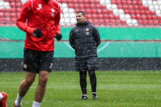 Dimitrios Grammozis (Trainer 1.FC Kaiserslautern), Training, 1. FC Kaiserslautern , Fussball, 2. Bundesliga, Saison 2023 2024, 04.12.2023 Dimitrios Grammozis (Trainer 1.FC Kaiserslautern), Training, 1. FC Kaiserslautern , Fussball, 2. Bundesliga, Saison 2023 2024, 04.12.2023 Kaiserslautern