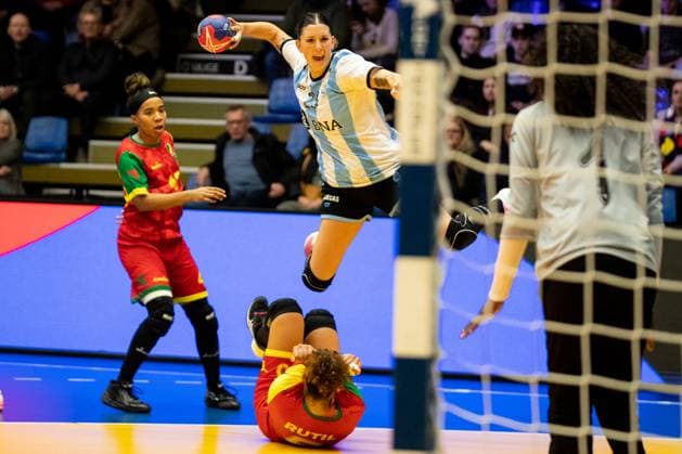 Argentina v Congo, IHF Women™s World Handball Championship 2023, Frederikshavn, Denmark Frederikshavn, Denmark. 04th, December 2023. Micaela Casasola (25) of Argentina seen during the IHF World Handball Championship 2023 match between Argentina and Congo at Arena Nord in Frederikshavn. Frederikshavn Denmark  Copyright: xGonzalesxPhoto BalazsxPopalx
