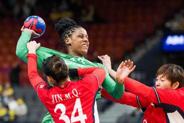 231205 Soukeina Sagna of Senegal during the IHF Women?s World Championship, WM, Weltmeisterschaft handball match between China and Senegal on December 5, 2023 in Gothenburg. Photo: Carl Sandin BILDBYRAN kod CS CS0457 handball handboll handball handboll handball bbeng vm handball-vm handbolls-vm ihf handball world championship world handball championship 2023 world championship 2023 china senegal dam bbeng Copyright: CARLxSANDIN BB231205CS004