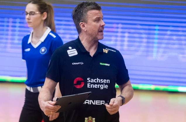 5.12.2023, Volleyball, GER, Damen, CEV-Cup, Rückspiel, Saison 2023 2024, SSC Palmberg Schwerin - Dresdner SC Trainer Alexander Waibl (Dresdner SC) Schwerin Palmberg Arena Mecklenburg-Vorpommern Deutschland