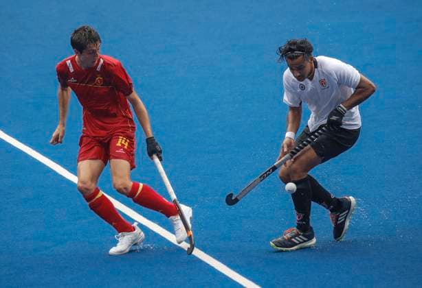 Spain Vs Canada of the FIH Hockey Men s Junior World Cup in Kuala Lumpur, Malaysia - 5 Dec, 2023 Alvarez Nicolas of Spain (L) and Cheema Arjun of Canada in action during the FIH Hockey Me s Junior World Cup Malaysia 2023 match between Spain and Canada at Bukit Jalil National Hockey Stadium. Final score; Spain 7:0 Canada. Kuala Lumpur Malaysia Copyright: xWongxFokxLoyx xSOPAxImagesx 2023125_WJH_0652 copy