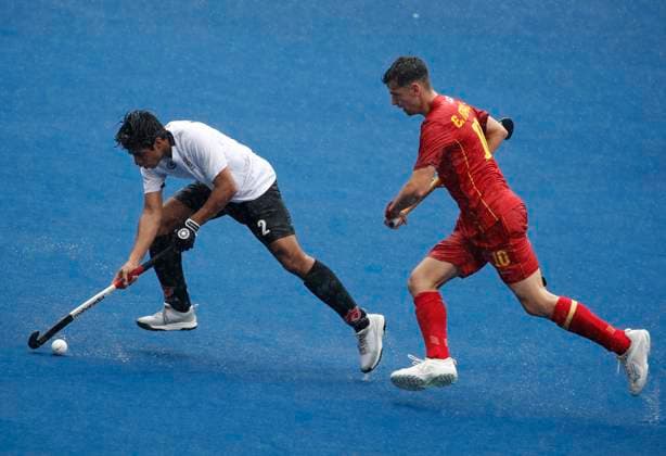 December 5, 2023, Kuala Lumpur, Malaysia: Miranda Joshua of Canada (L) and Miralles Enric of Spain in action during the FIH Hockey Men s Junior World Cup Malaysia 2023 match between Spain and Canada at Bukit Jalil National Hockey Stadium. Final score; Spain 7:0 Canada. Kuala Lumpur Malaysia - ZUMAs197 20231205_aaa_s197_043 Copyright: xWongxFokxLoyx