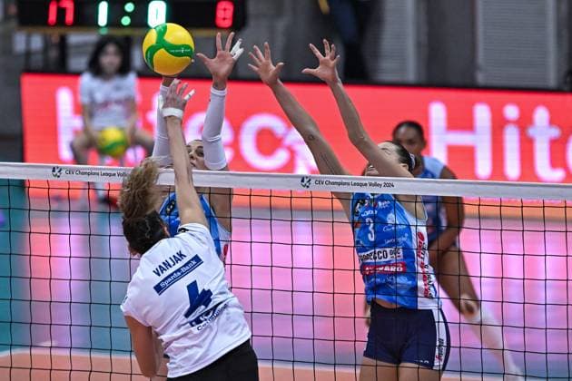 Spike of of Vanjak Ivana (Allianz MTV Stuttgart) during Antonio Carraro Imoco Conegliano vs Allianz MTV Stuttgart, CEV Champions League Women volleyball match in Treviso, Italy, December 05 2023  Copyright: xDuilioxDellaxLibera IPAxSportx x xx IPA_42039598 IPA_Agency_IPA42039598