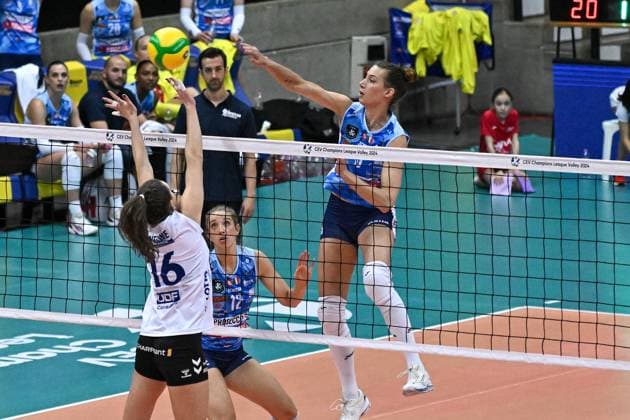 CEV Champions League Women volleyball match - Antonio Carraro Imoco Conegliano vs Allianz MTV Stuttgart Spike of Spike of De Kruijf Robin (Antonio Carraro Imoco Volley)(Antonio Carraro Imoco Volley) during Antonio Carraro Imoco Conegliano vs Allianz MTV Stuttgart, CEV Champions League Women volleyball match in Treviso, Italy, December 05 2023 Treviso Italy  Copyright: xIPAxSport ABACAx