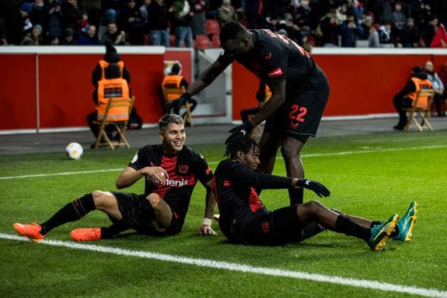 Sport Themen der Woche KW49 Sport Bilder des Tages DFB Pokal Achtelfinale: Bayer 04 Leverkusen - SC Paderborn 07; 06.12.2023 Jubel zum 2:0 durch Exequiel Palacios (Bayer 04 Leverkusen, 25) Jeremie Frimpong (Bayer 04 Leverkusen, 30), Victor Boniface (Bayer 04 Leverkusen, 22) DFB Pokal Achtelfinale: Bayer 04 Leverkusen - SC Paderborn 07, BayArena Leverkusen am 06.12.2023 DFB REGULATIONS PROHIBIT ANY USE OF PHOTOGRAPHS AS IMAGE SEQUENCES AND OR QUASI-VIDEO. *** DFB Pokal round of 16 Bayer 04 Leverkusen SC Paderborn 07 06 12 2023 Exequiel Palacios Bayer 04 Leverkusen, 25 Jeremie Frimpong Bayer 04 Leverkusen, 30 , Victor Boniface Bayer 04 Leverkusen cheers to 2 0, 22 DFB Pokal Round of 16 Bayer 04 Leverkusen SC Paderborn 07, BayArena Leverkusen on 06 12 2023 DFB REGULATIONS PROHIBIT ANY USE OF PHOTOGRAPHS AS IMAGE SEQUENCES AND OR QUASI VIDEO Copyright: xBEAUTIFULxSPORTS Wunderlx