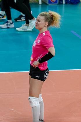 06.12.2023, Volleyball, Frauen, CEV Volleyball Challenge Cup, Achtelfinale 2023 2024 - VC Wiesbaden (Deutschland) - Galatasaray Daikin Istanbul (Türkei) Freudentränen bei Libera Rene Sain (9 Wiesbaden). Wiesbaden Sporthalle am Platz der Deutsche Hessen Deutschland