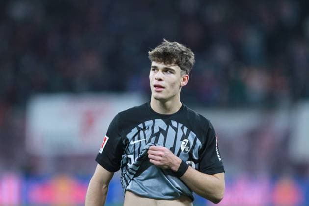 Fußball, Noah Weißhaupt wechselt zum SV Darmstadt, Archivbilder Leipzig, Sachsen, Deutschland, 12.11.2023: 11. Spieltag in der Fußball-Bundesliga: RB Leipzig - SC Freiburg; Freiburg-Spieler Noah Weißhaupt *** Leipzig, Saxony, Germany, 12 11 2023 11 Matchday in Bundesliga soccer RB Leipzig SC Freiburg Freiburg player Noah Weißhaupt Copyright: xdtsxNachrichtenagenturx dts_27644