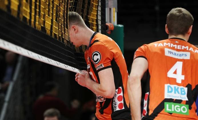 Marek Sotola enttäuscht nach vergebenem Punktgewinn Enttäuschung Volleyball DVV Pokal Halbfinale Herren Saison 2023 2024 06.12.2023 BR Volleys Berlin BRV vs. SVG Lüneburg