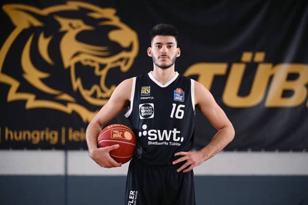 Sport Themen der Woche KW49 Sport Bilder des Tages Basketball 1. Bundesliga 2023 2024 07.12.2023 Tigers Tuebingen Fotoshooting; Neuzugang Georgios Kalaitzakis *** Basketball 1 Bundesliga 2023 2024 07 12 2023 Tigers Tuebingen photo shoot new signing Georgios Kalaitzakis
