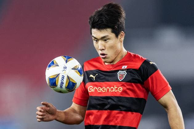 December 6, 2023, Wuhan, China: Lee Ho-jae 33 of Pohang Steelers seen in action during the AFC Champions league football match between Wuhan Three Towns FC of China and Pohang Steelers of South Korea at Wuhan Sports Center Stadium. Final scores; Wuhan Three Towns FC of China 1-1 Pohang Steelers of South Korea. Wuhan China - ZUMAs197 20231206_aab_s197_064 Copyright: xRenYongx