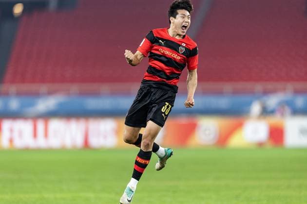 December 6, 2023, Wuhan, China: Lee Ho-jae 33 of Pohang Steelers celebrates during the AFC Champions league football match between Wuhan Three Towns FC of China and Pohang Steelers of South Korea at Wuhan Sports Center Stadium. Final scores; Wuhan Three Towns FC of China 1-1 Pohang Steelers of South Korea. Wuhan China - ZUMAs197 20231206_aab_s197_073 Copyright: xRenYongx
