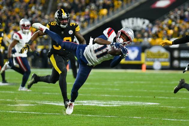 December 7, 2023, Pittsburgh, Pennsylvania, USA: December 7th, 2023 New England Patriots wide receiver Tyquan Thornton (11) extends to catch the ball during New England Patriots vs. Pittsburgh Steelers in Pittsburgh, PA. Jake Mysliwczyk AMG Media Pittsburgh USA - ZUMAb241 20231207_zsa_b241_035 Copyright: xJakexMysliwczykx xAmgxMediax