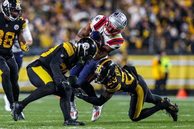 December 7, 2023, Hookstown, Pennsylvania, USA: Pittsburgh Steelers safetys MINKAH FITZPATRICK (39) and DAMONTAE KAZEE (23) combine to bring down New England Patriots wide receiver JUJU SMITH-SCHUSTER (7) during the NFL, American Football Herren, USA football game between the Pittsburgh Steelers and the New England Patriots in Pittsburgh, Pennsylvania. Hookstown USA - ZUMAg257 20231207_zsp_g257_001 Copyright: xBrentxGudenschwagerx