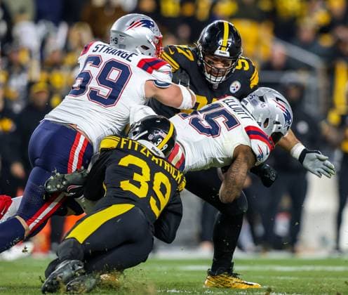 December 7, 2023, Hookstown, Pennsylvania, USA: Pittsburgh Steelers safety MINKAH FITZPATRICK (39) and defensive lineman CAMERON HEYWARD (97) combine to bring down New England Patriots running back EZEKIEL ELLIOT (15) during the NFL, American Football Herren, USA football game between the Pittsburgh Steelers and the New England Patriots in Pittsburgh, Pennsylvania. Hookstown USA - ZUMAg257 20231207_zsp_g257_037 Copyright: xBrentxGudenschwagerx