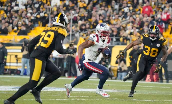 December 7, 2023, blank, blank, USA: Dec. 7, 2023: JuJu Smith-Schuster 7 during the Pittsburgh Steelers vs New England Patriots game in Pittsburgh PA at Acrisure Stadium. Brook Ward blank USA - ZUMAa234 20231207_zsa_a234_089 Copyright: xAMGx
