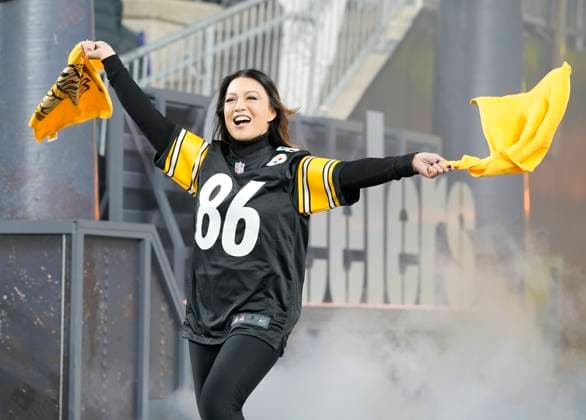 December 7, 2023, blank, blank, USA: Dec. 7, 2023: Ming-Na Wen during the Pittsburgh Steelers vs New England Patriots game in Pittsburgh PA at Acrisure Stadium. Brook Ward blank USA - ZUMAa234 20231207_zsa_a234_129 Copyright: xAMGx