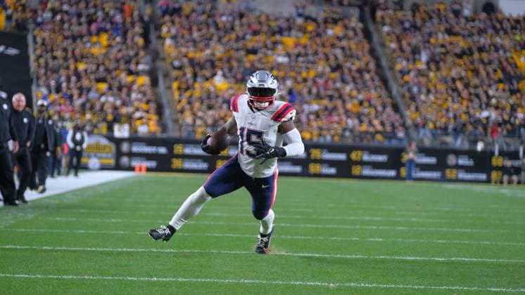 DEC 07, 2023: Ezekiel Elliott 15 during the Pittsburgh Steelers vs New England Patriots game in Pittsburgh, PA. CSM Pittsburgh USA - ZUMAcp5_ 20231207_faf_cp5_207 Copyright: xJasonxPohuskix