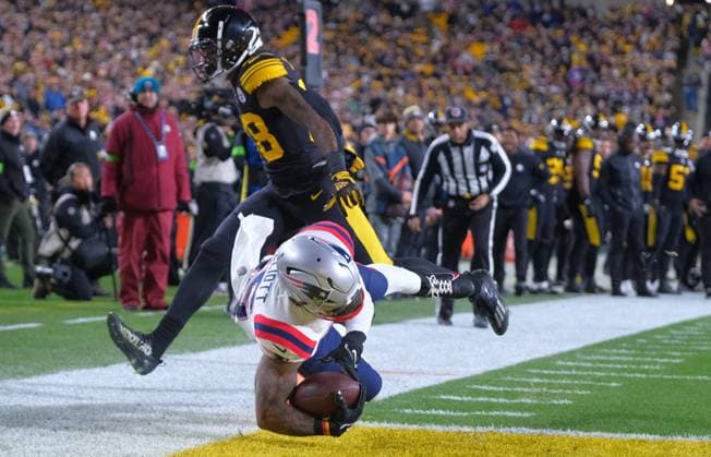 DEC 07, 2023: Ezekiel Elliott 15 during the Pittsburgh Steelers vs New England Patriots game in Pittsburgh, PA. CSM Pittsburgh USA - ZUMAcp5_ 20231207_faf_cp5_218 Copyright: xJasonxPohuskix