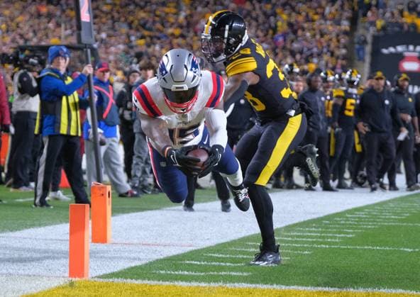 DEC 07, 2023: Ezekiel Elliott 15 during the Pittsburgh Steelers vs New England Patriots game in Pittsburgh, PA. CSM Pittsburgh USA - ZUMAcp5_ 20231207_faf_cp5_223 Copyright: xJasonxPohuskix
