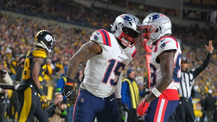 DEC 07, 2023: Ezekiel Elliott 15 during the Pittsburgh Steelers vs New England Patriots game in Pittsburgh, PA. CSM Pittsburgh USA - ZUMAcp5_ 20231207_faf_cp5_230 Copyright: xJasonxPohuskix