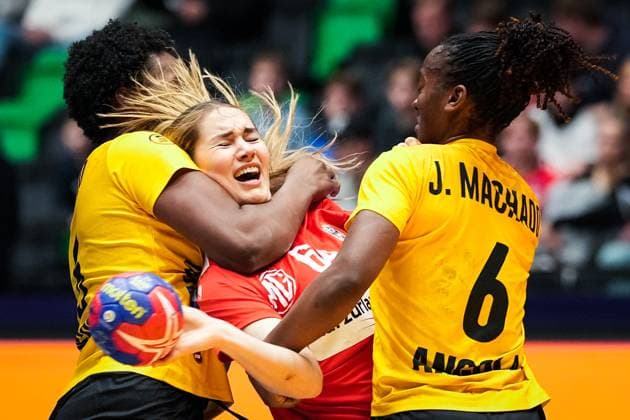 Bilder des Jahres 2023, Sport 12 Dezember Sport Themen der Woche KW49 Sport Bilder des Tages Handball, Frauen WM, ?sterreich - Angola Handball-VM kvinner Norge 2023: osterrike - Angola Trondheim 20231208. osterrikes Ana Pandza under VM-kampen i hovedrunden mellom osterrike og Angola i Trondheim Spektrum. Foto: Beate Oma Dahle NTB Trondheim Norge EDITORIAL USE ONLY. RESTRICTED USE FOR BETTING COMPANIES Ref:_SPOzlBv0P6beMw.jpg  Copyright: xBeatexOmaxDahlex xNTBx