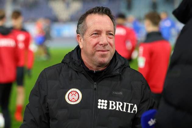 08.12.2023, xavx, Fussball 2.Bundesliga, SV Wehen Wiesbaden - Eintracht Braunschweig emspor, v.l. Trainer Markus Kauczinski (SV Wehen Wiesbaden) (DFL DFB REGULATIONS PROHIBIT ANY USE OF PHOTOGRAPHS as IMAGE SEQUENCES and or QUASI-VIDEO) Wiesbaden